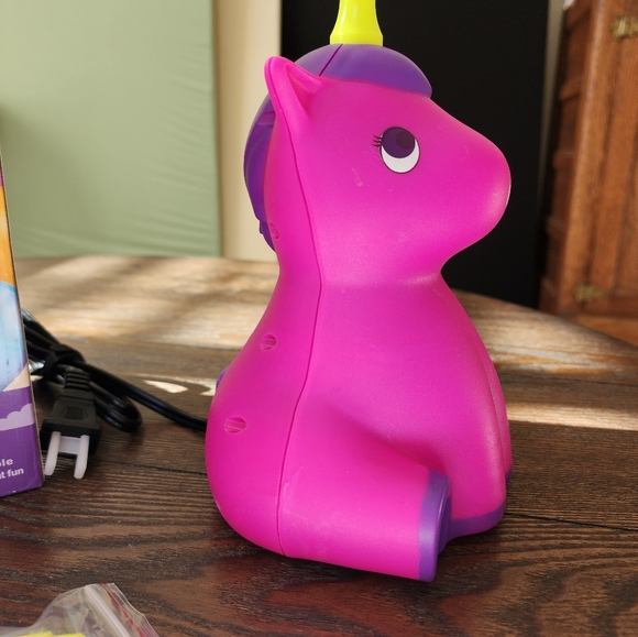 Unicorn Balloon 🎈 Pump in Violet - Picture 5 of 6